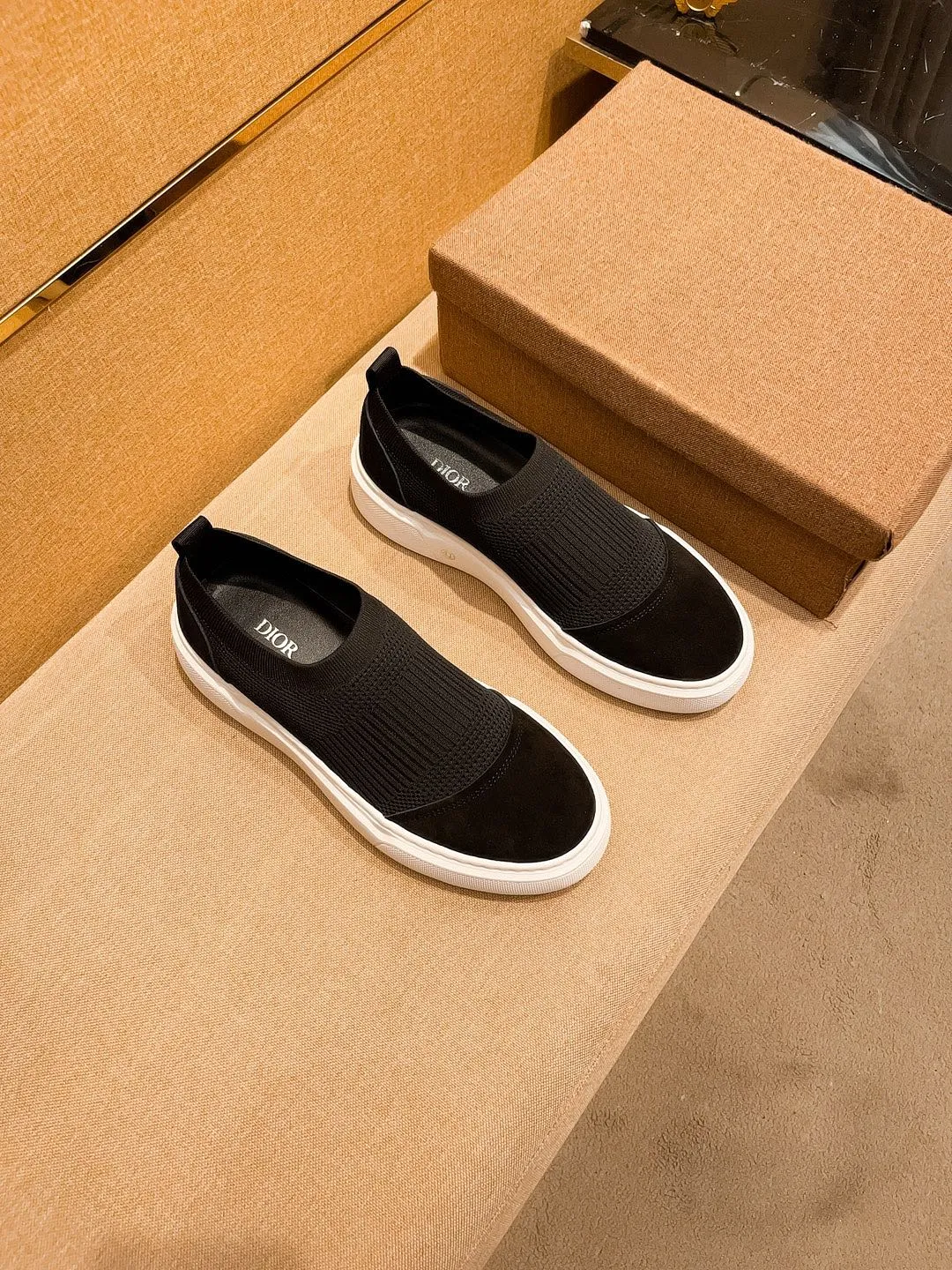 Men's shoes💰 400💰🔥【Dior】🔥Men's high-end brand of shoes official website 1:1 latest masterpiece: the upper is made of Italian imported first-layer cowhide with a comfortable and breathable lining➕original non-slip and wear-resistant outsole🔥, making walking more convenient and comfortable! An exclusive new model, a stunning work, a beautiful 1:1 replica [color] compared to the official quality! Create a fashionable personality to set off your uniqueness! A must-have for trendy men! Classic 🔥Size: 38-44 Color: 🔥 3⃣️colors available🔥